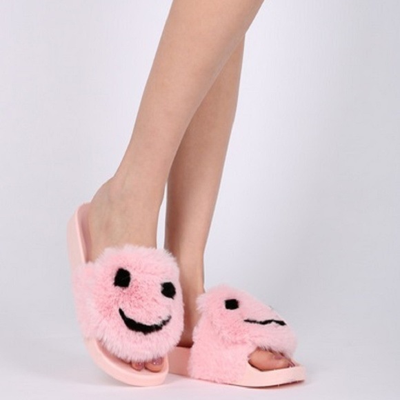 Qupid Shoes - *LAST ONE sz 6* Faux Fur Pink Smile Slippers NWT